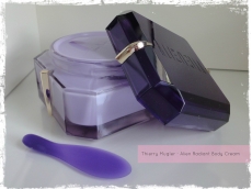 Zoom στο MUGLER ALIEN RADIANT BODY CREAM 200ml