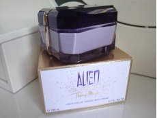 Zoom στο MUGLER ALIEN RADIANT BODY CREAM 200ml